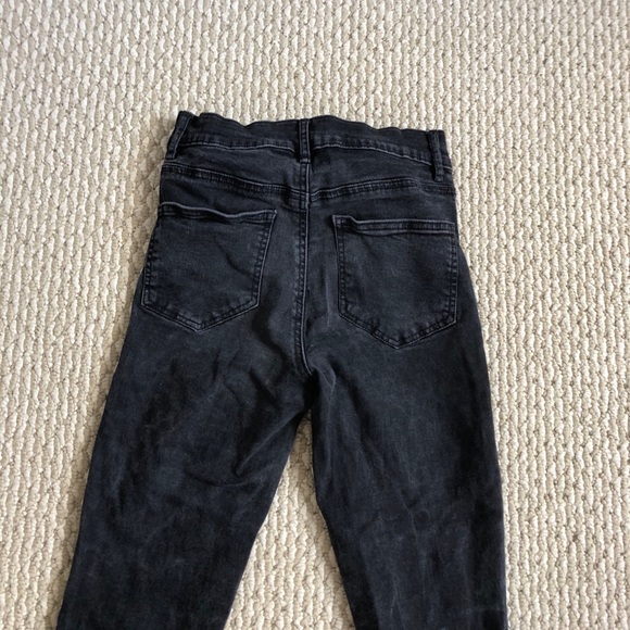 Black jeans with rip at the knee - Picture 5 of 5